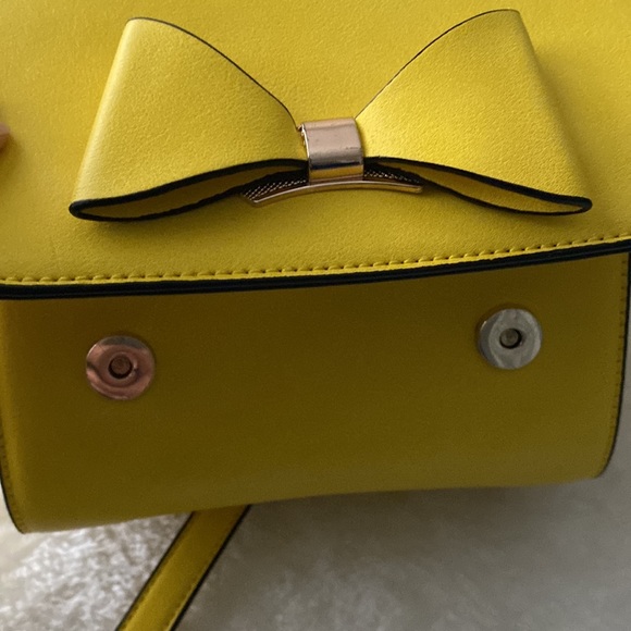 Cute Yellow BOLSA Handbag with Big Bow - Picture 5 of 14